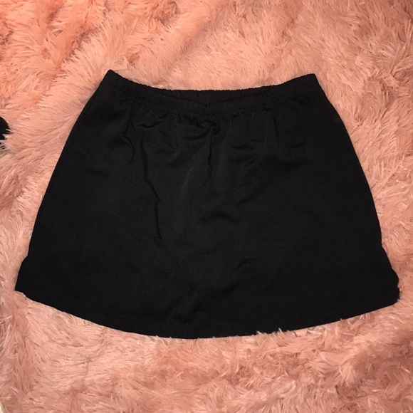 Black athletic skort - Picture 1 of 2